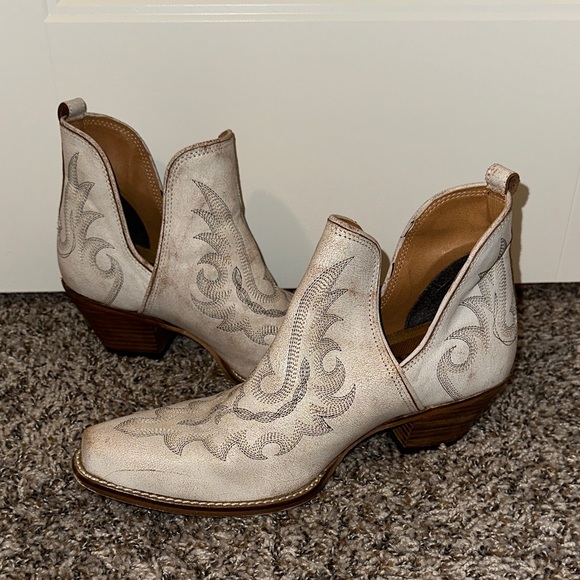 Myra Bag Shoes - Myra Women's Cream Western Ankle Boots